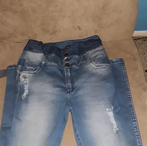 Colombian pants and body control - Picture 2 of 4